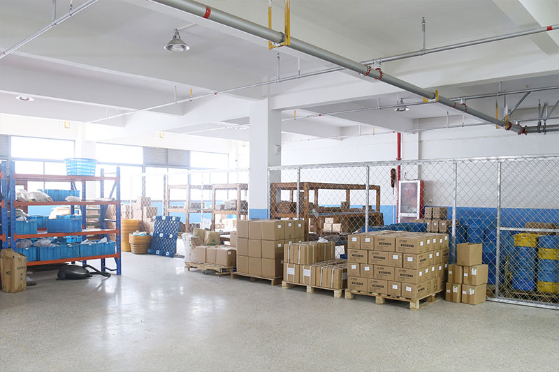 Components on the armature of DC and AC commutator motors